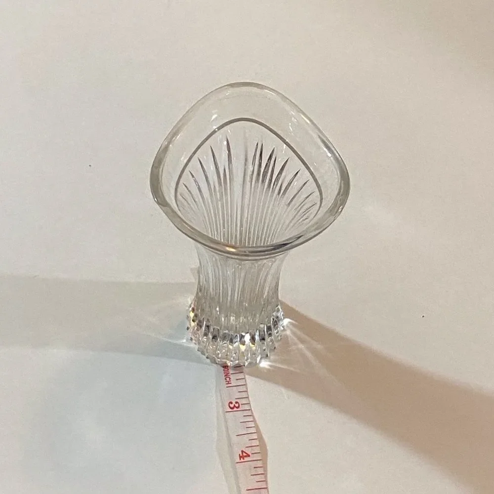 Vintage Elegant Clear Glass Flower Vase - Picture 3 of 8